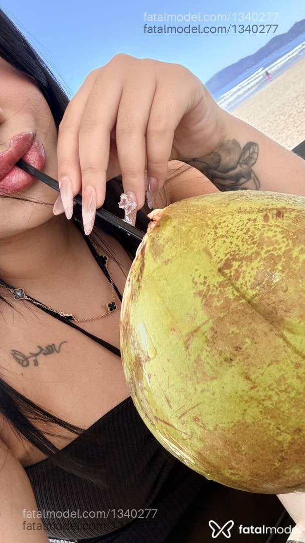 Acompanhante mulher com cabelo castanho de olhos castanhos - Gabriella Ribeiro