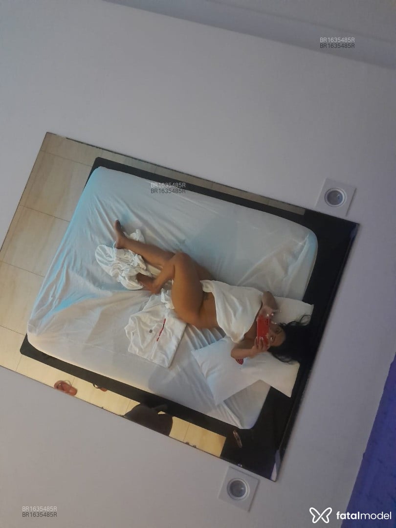Acompanhante mulher morena (o) de olhos pretos - Isabela Acompanhante mulher morena (o) de olhos pretos - Isabela