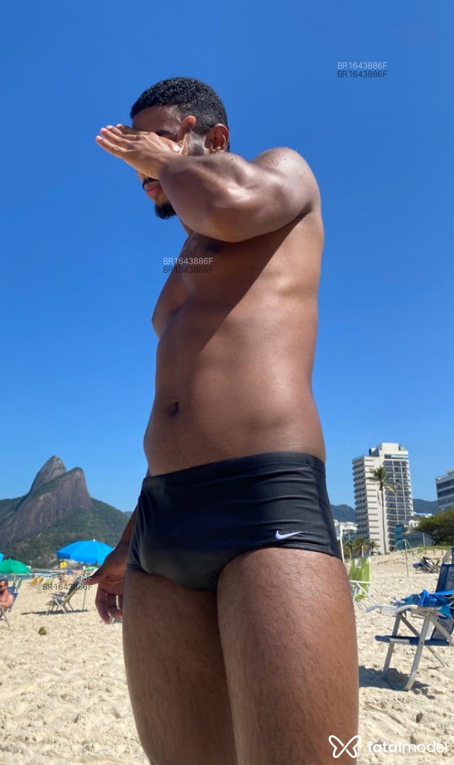 Acompanhante homem com cabelo castanho de olhos castanhos em Rio de Janeiro Acompanhante homem com cabelo castanho de olhos castanhos em Rio de Janeiro - Vitor Duarte