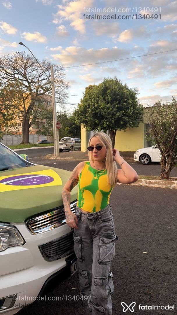 Acompanhante mulher loira (o) de olhos mel - Lawany Mello