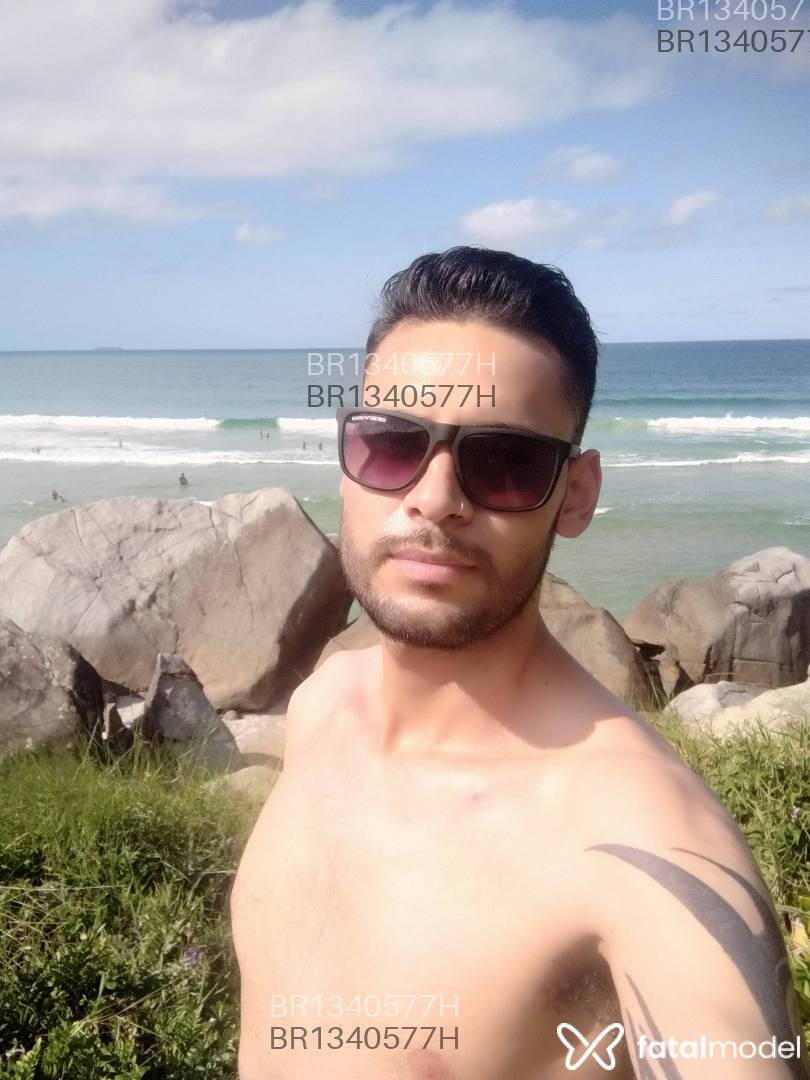 Acompanhante homem com cabelo castanho de olhos castanhos em Florianópolis - Lucas