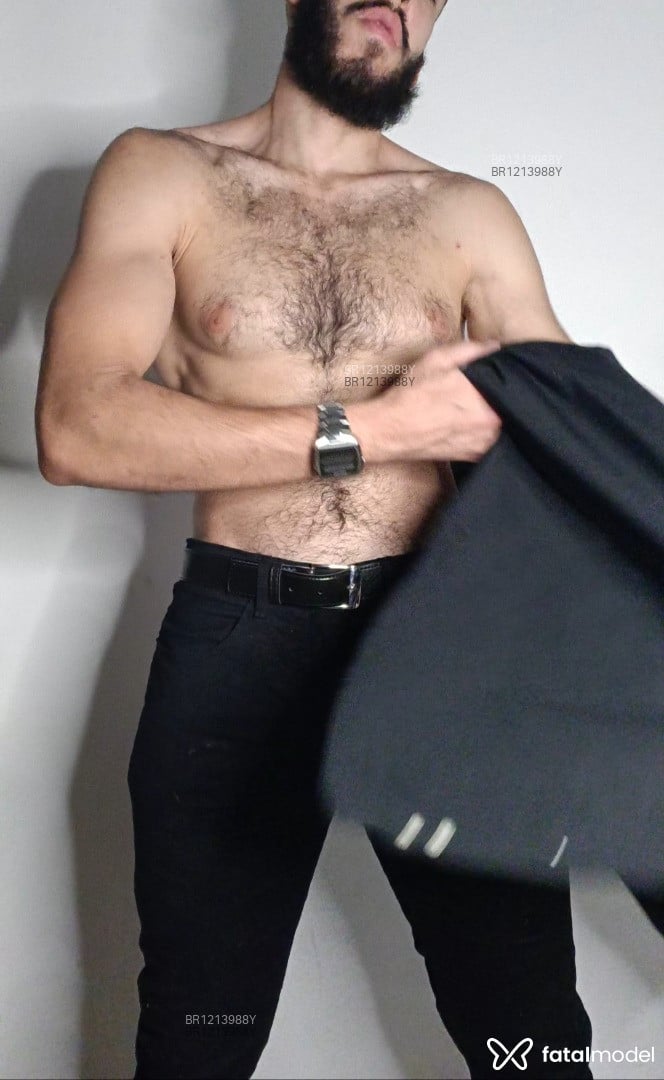 Acompanhante homem com cabelo castanho de olhos pretos em São Paulo - DOM Ricardo Felsen