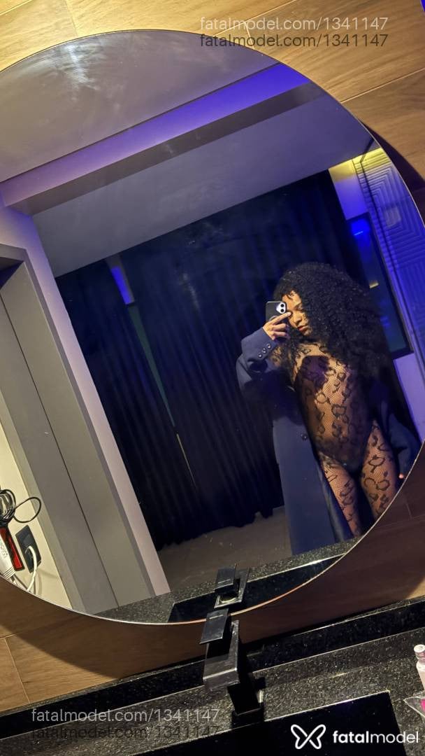 Acompanhante travesti morena (o) de olhos castanhos - Barbiee Black