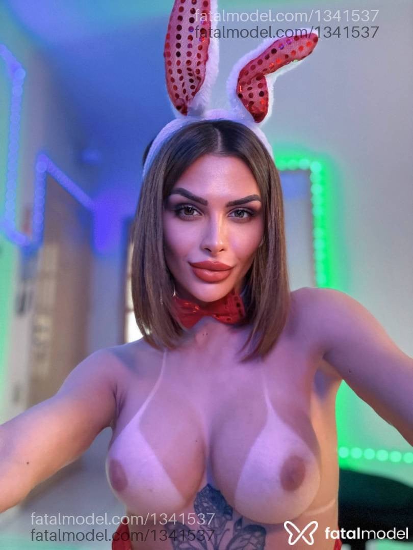 Acompanhante mulher trans com cabelo castanho de olhos castanhos - Antonella