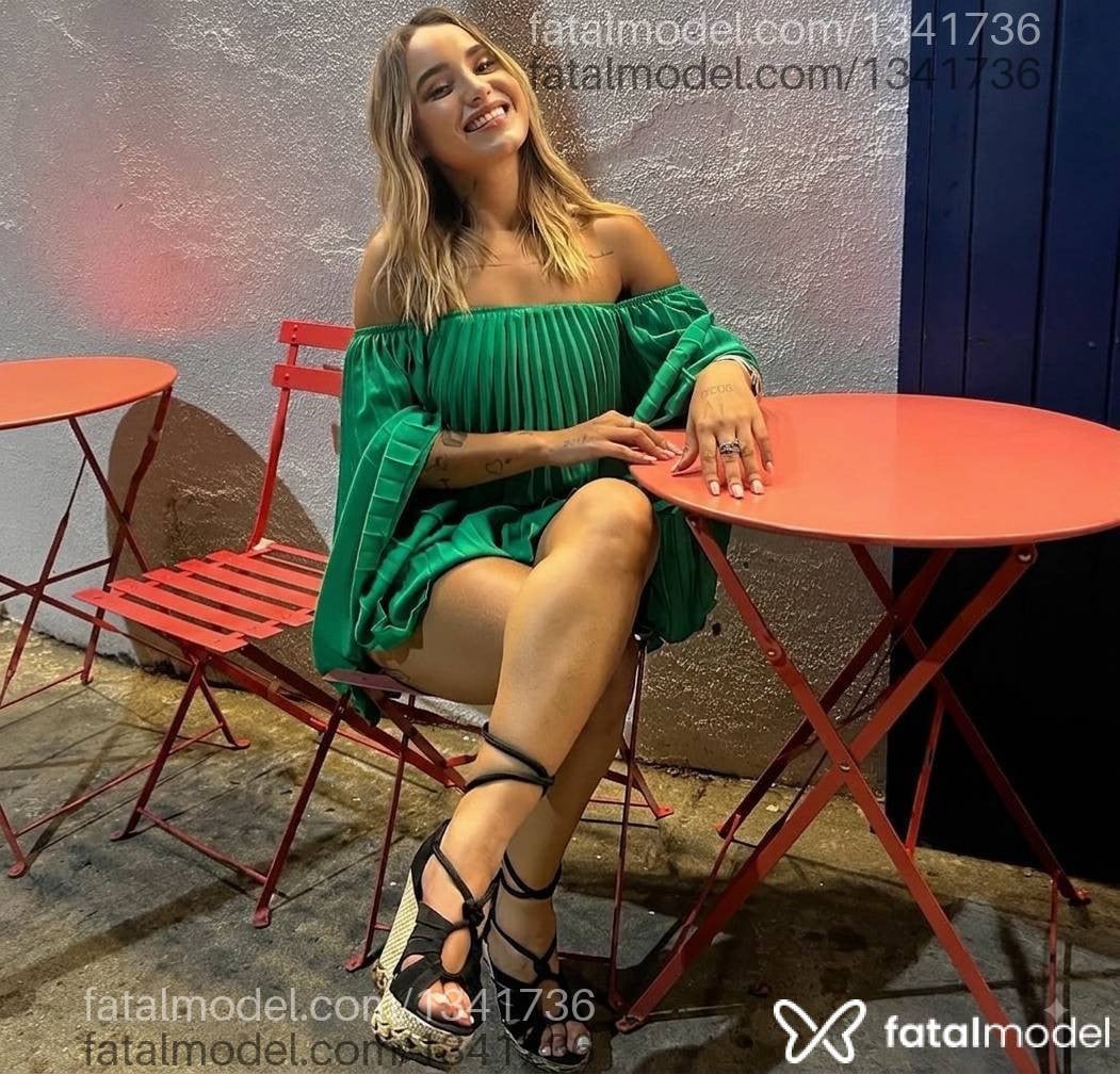 Acompanhante mulher loira (o) de olhos castanhos - Valentina Duartte