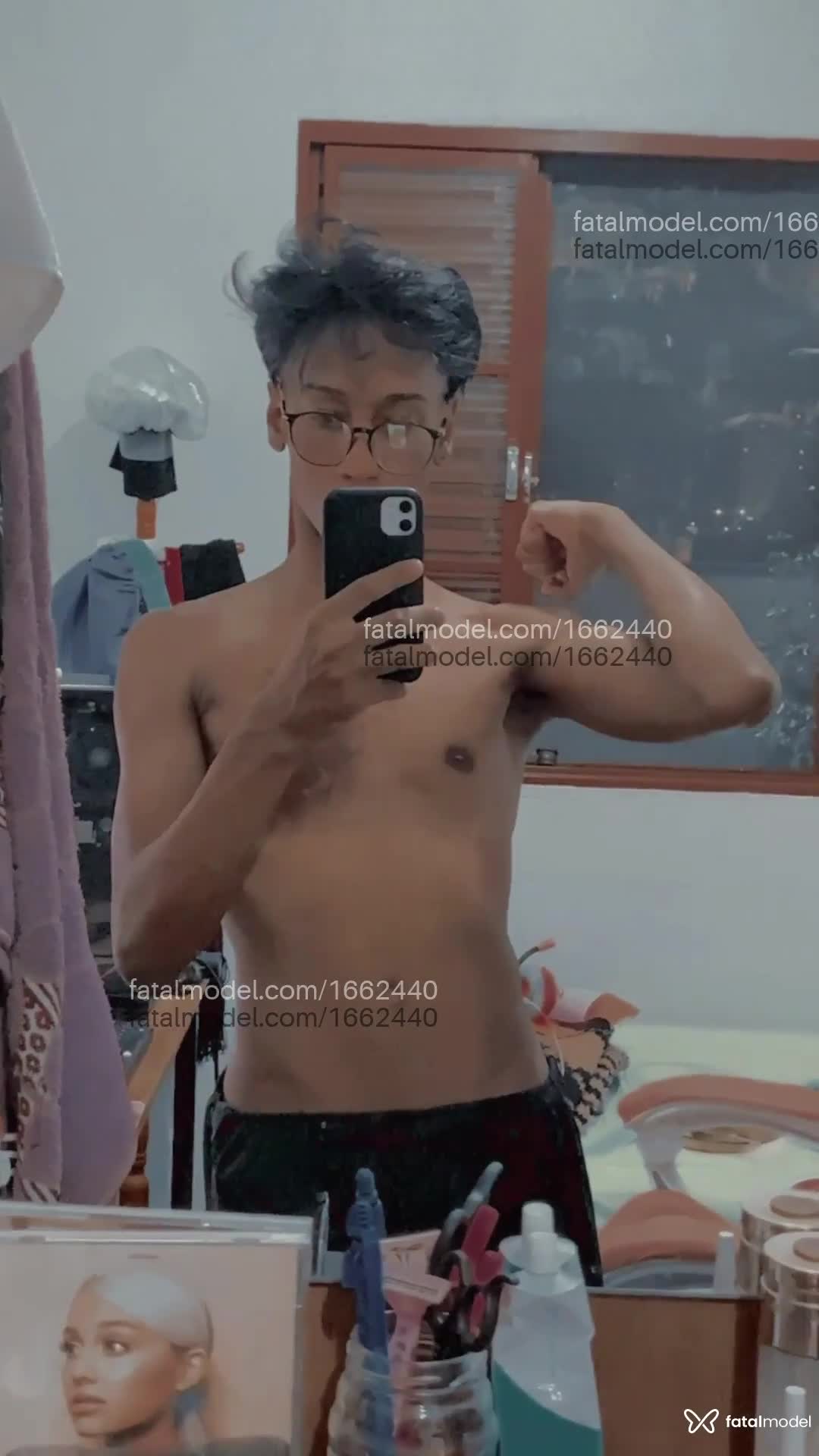 Acompanhante homem com cabelo castanho de olhos castanhos - Nicholas