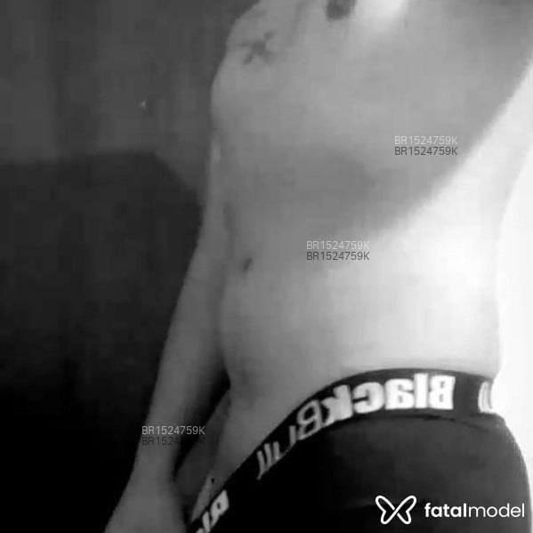 Acompanhante homem com cabelo castanho de olhos pretos - Enzo Gabriel Acompanhante homem com cabelo castanho de olhos pretos - Enzo Gabriel