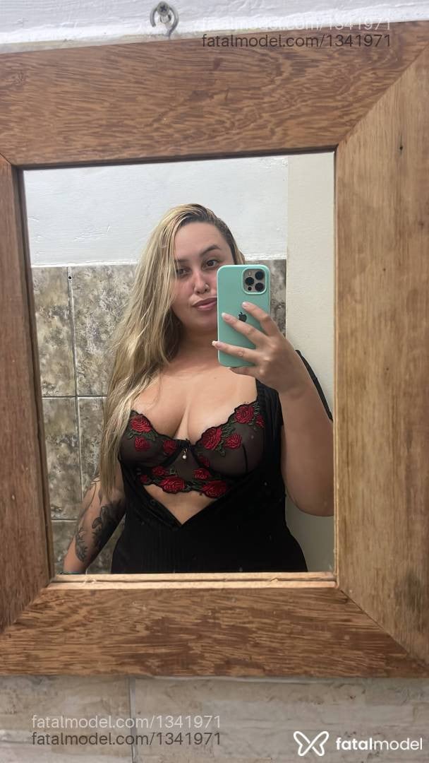 Acompanhante mulher loira (o) de olhos castanhos - Malu Martins