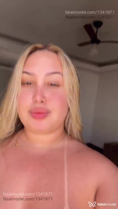 Acompanhante mulher loira (o) de olhos castanhos - Malu Martins