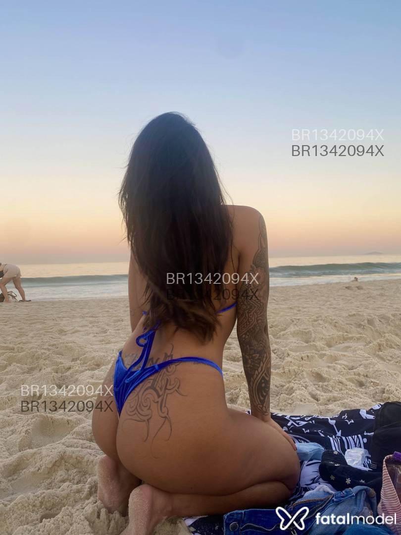 Acompanhante mulher com cabelo colorido de olhos castanhos em Curitiba Acompanhante mulher com cabelo colorido de olhos castanhos em Curitiba - Sayuri Nakamura