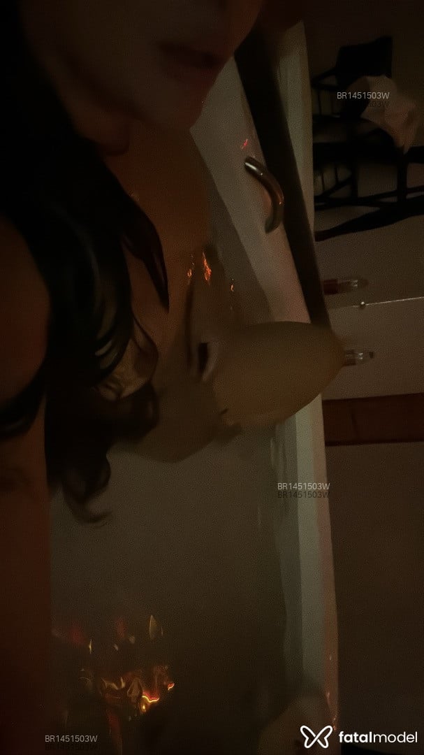 Acompanhante mulher com cabelo castanho de olhos castanhos em Ariquemes - Ana Clara