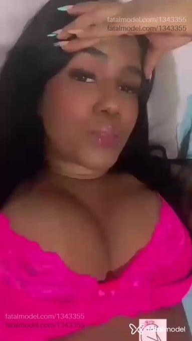 Acompanhante mulher morena (o) de olhos pretos em Teixeira de Freitas - Belly Bittencourt