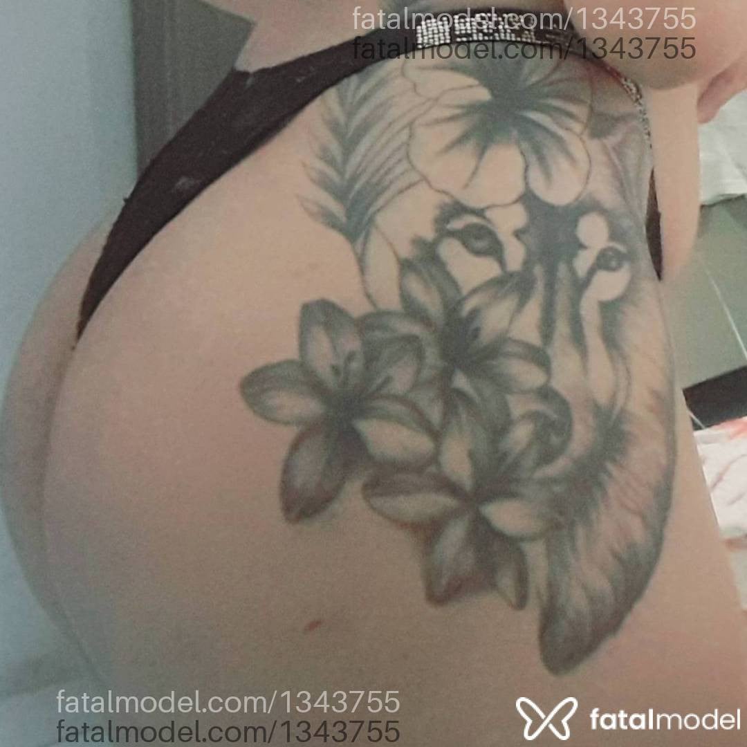 Acompanhante mulher loira (o) de olhos castanhos - Yasmin
