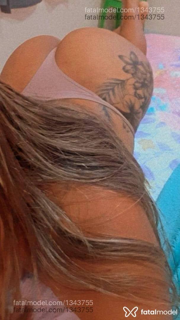 Acompanhante mulher loira (o) de olhos castanhos - Yasmin