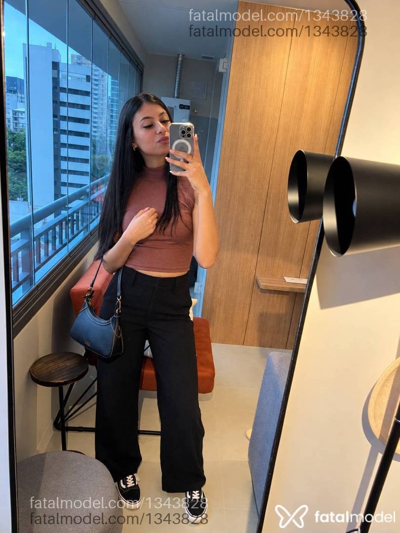 Acompanhante mulher morena (o) de olhos castanhos - Maria Eduarda