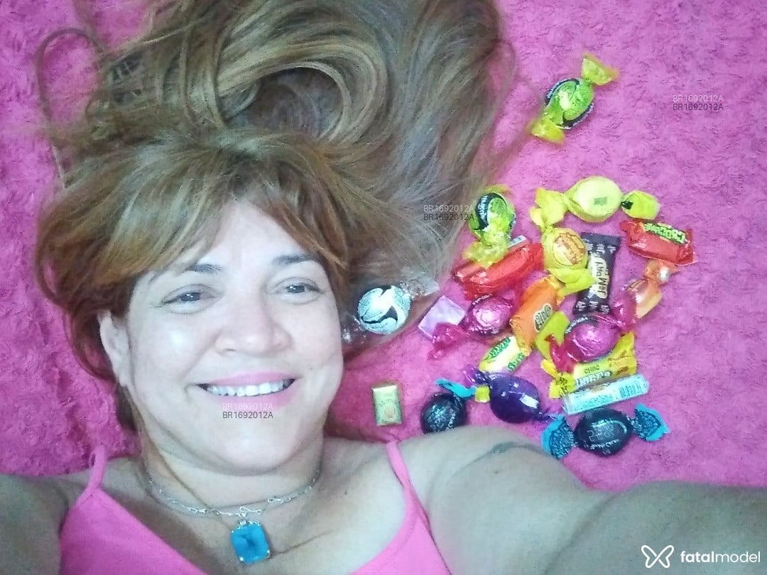 Acompanhante mulher ruiva (o) de olhos castanhos - Lívia Acompanhante mulher ruiva (o) de olhos castanhos - Lívia