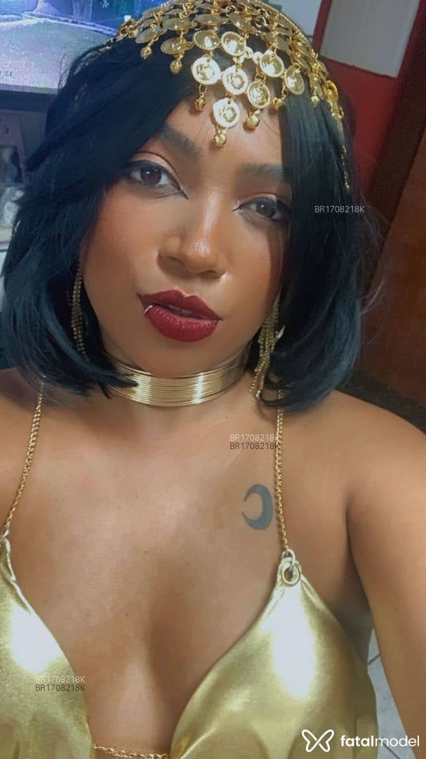 Acompanhante mulher com cabelo grisalho de olhos castanhos em Itajubá - Beyoncé