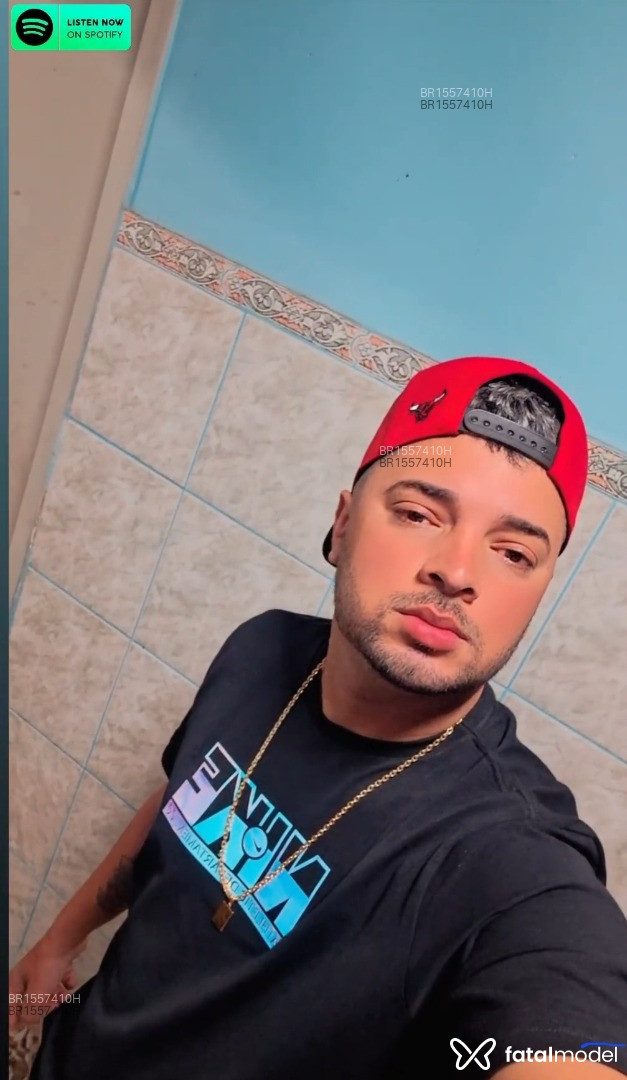 Acompanhante homem morena (o) de olhos castanhos em Porto Alegre - Douglas