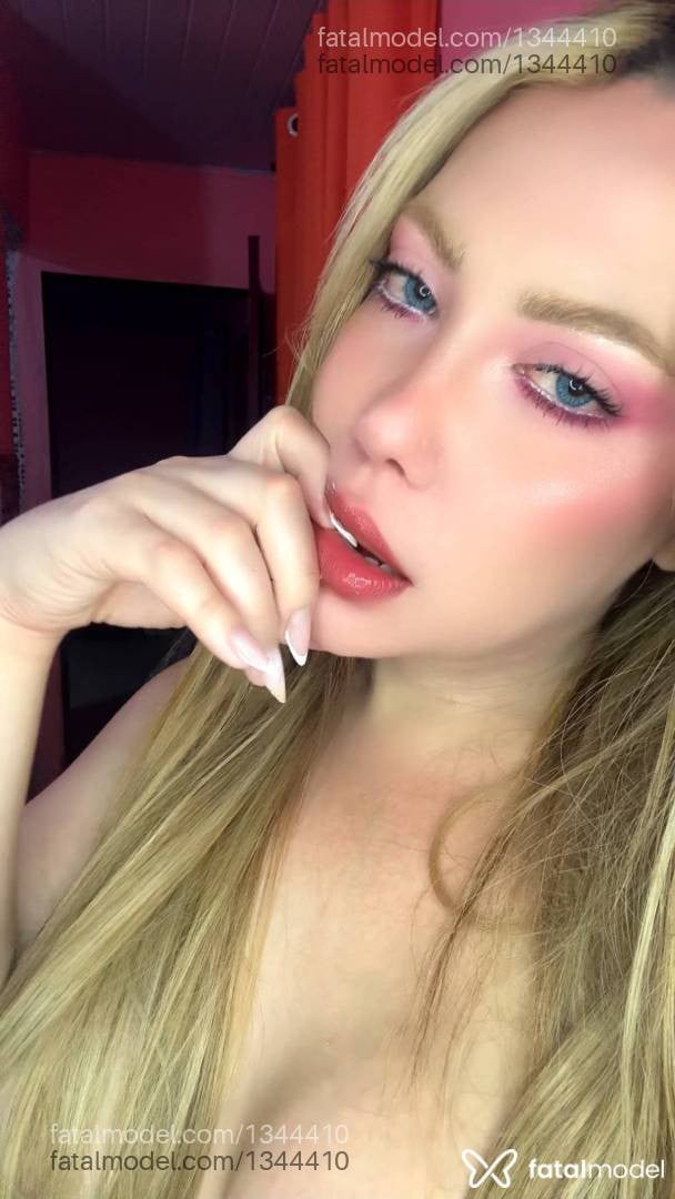 Acompanhante travesti morena (o) de olhos castanhos - Brenda Alves