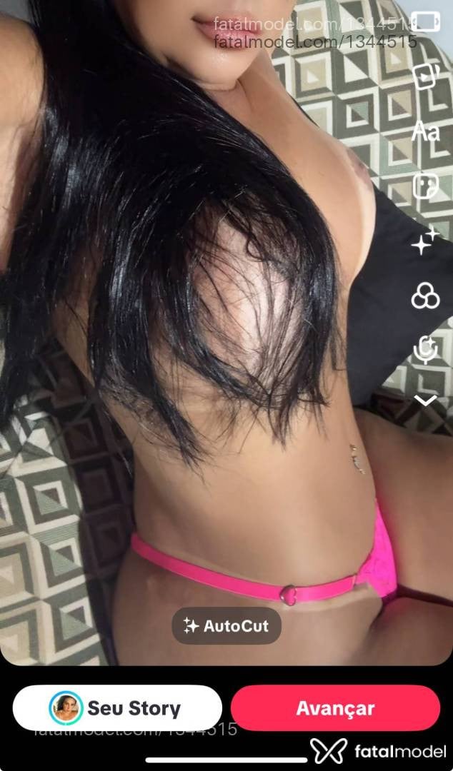 Acompanhante mulher com cabelo castanho de olhos mel - Kamila liz