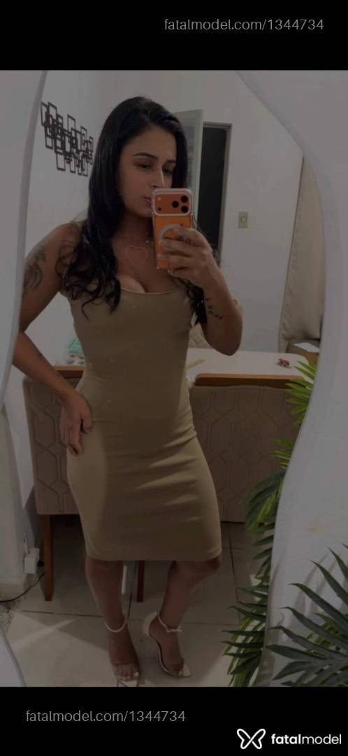 Acompanhante mulher morena (o) de olhos pretos - Débora Selles