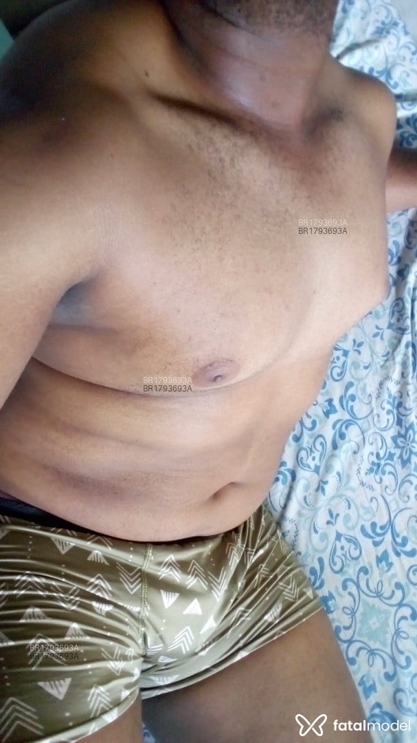 Acompanhante homem com cabelo castanho de olhos mel em Goiânia - Maurício Dias