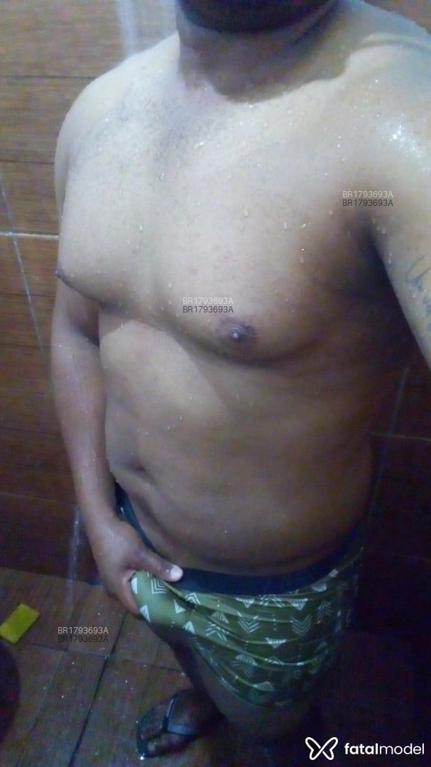 Acompanhante homem com cabelo castanho de olhos mel em Goiânia - Maurício Dias