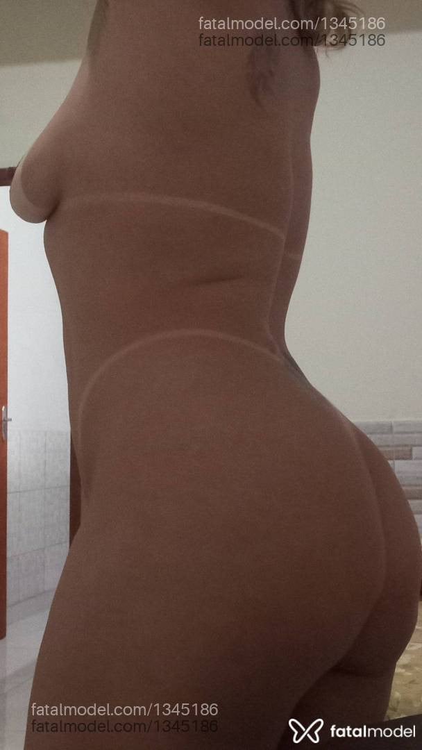 Acompanhante mulher loira (o) de olhos castanhos - Kimberlly