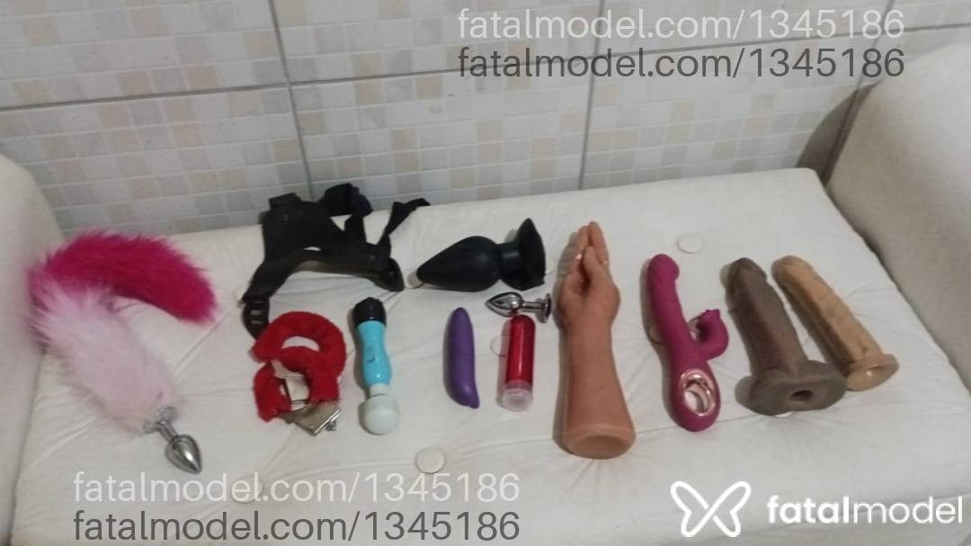 Acompanhante mulher loira (o) de olhos castanhos - Kimberlly