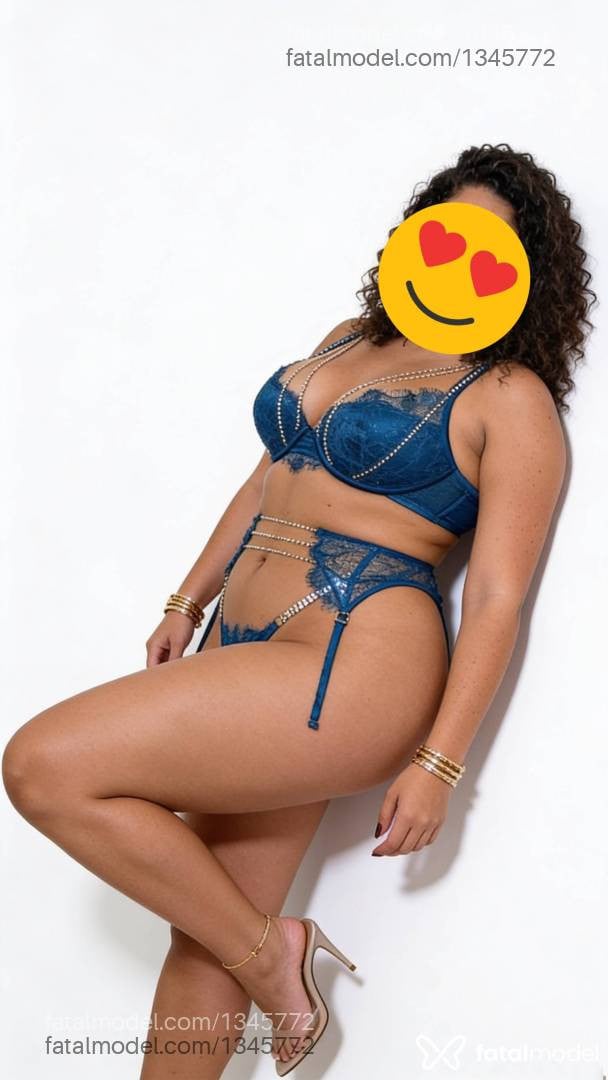 Acompanhante mulher com cabelo castanho de olhos castanhos - Patrícia Barcellos