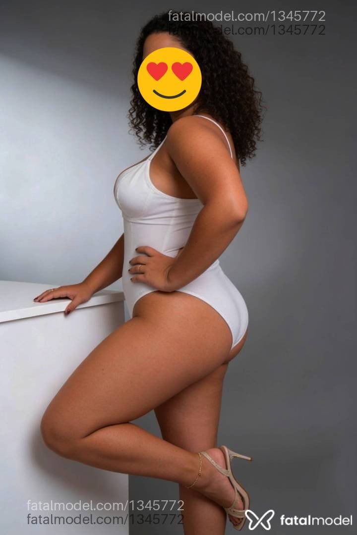 Acompanhante mulher com cabelo castanho de olhos castanhos - Patrícia Barcellos