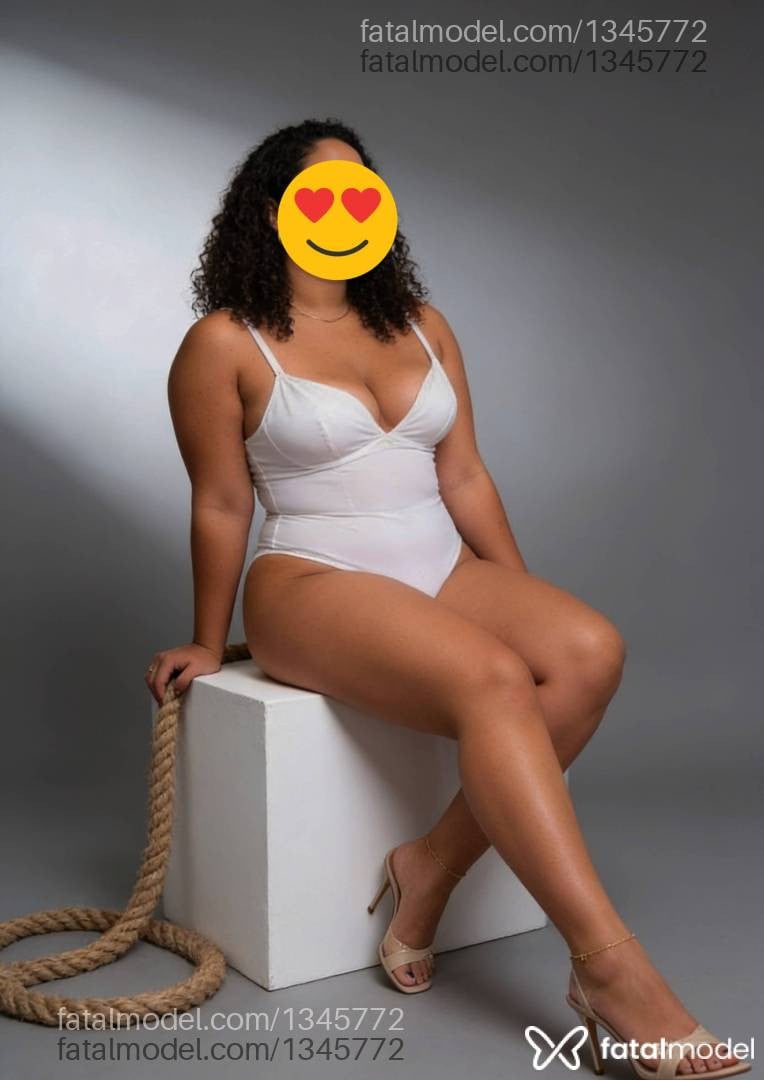 Acompanhante mulher com cabelo castanho de olhos castanhos - Patrícia Barcellos