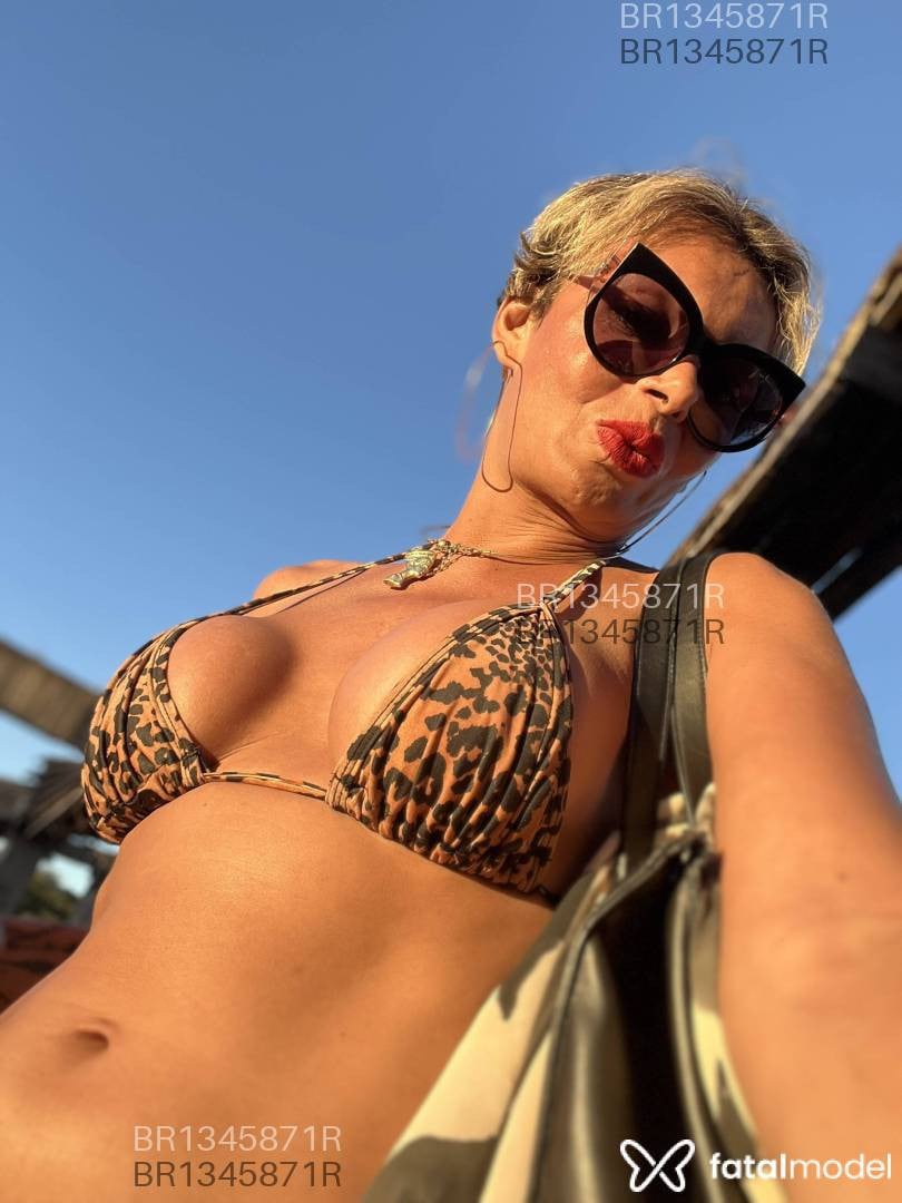 Acompanhante mulher trans loira (o) de olhos azuis em Uberlândia - Blond bionde
