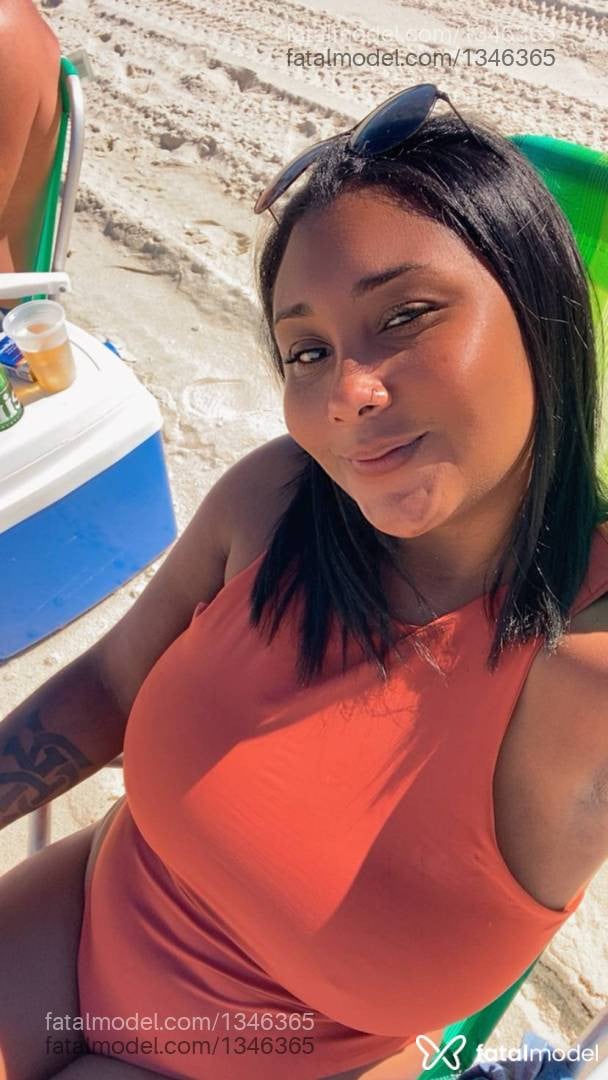 Acompanhante mulher morena (o) de olhos pretos em Saquarema Acompanhante mulher morena (o) de olhos pretos em Saquarema - Milena Bittencourt