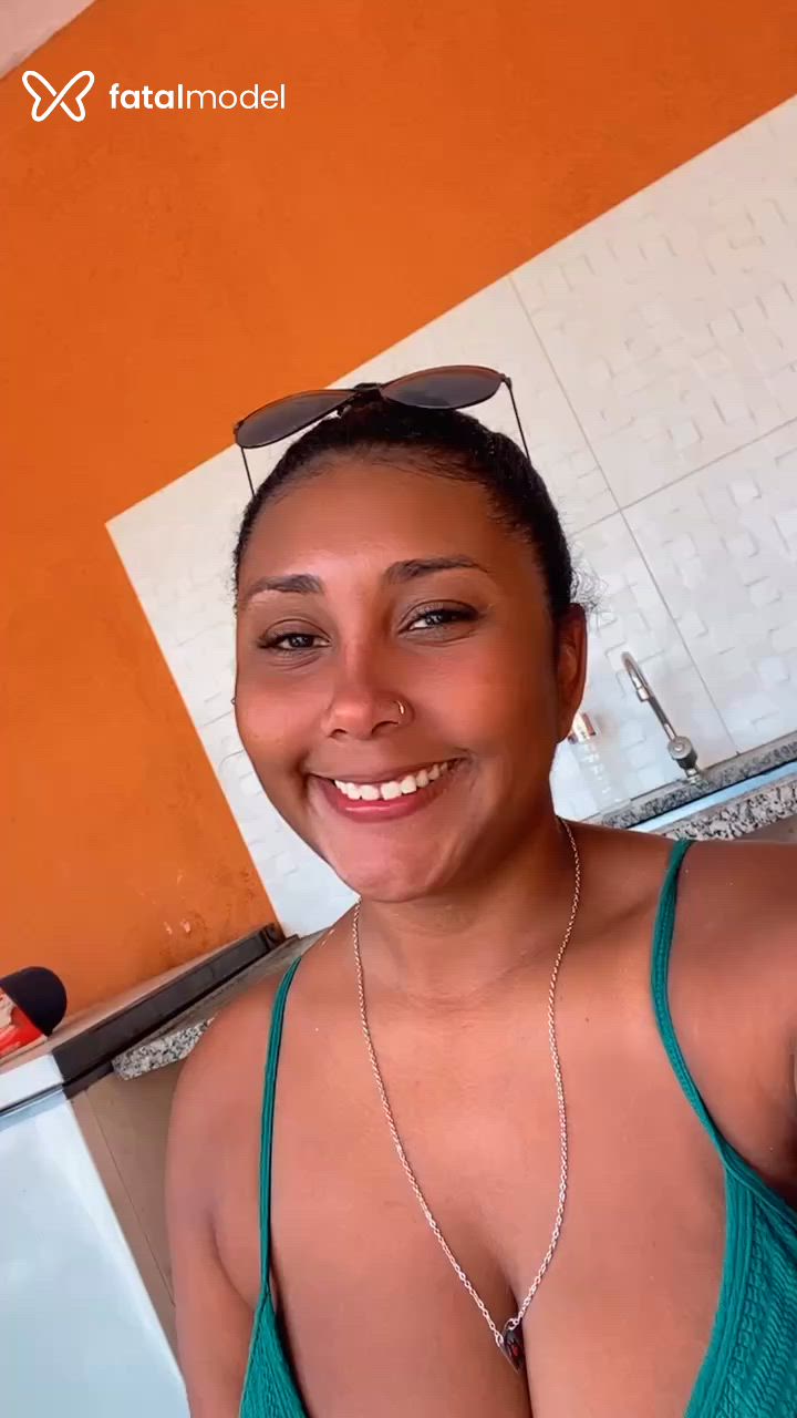 Acompanhante mulher morena (o) de olhos pretos - Milena Bittencourt