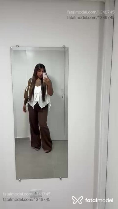 Acompanhante mulher trans com cabelo castanho de olhos castanhos em Juiz de Fora - Maitê