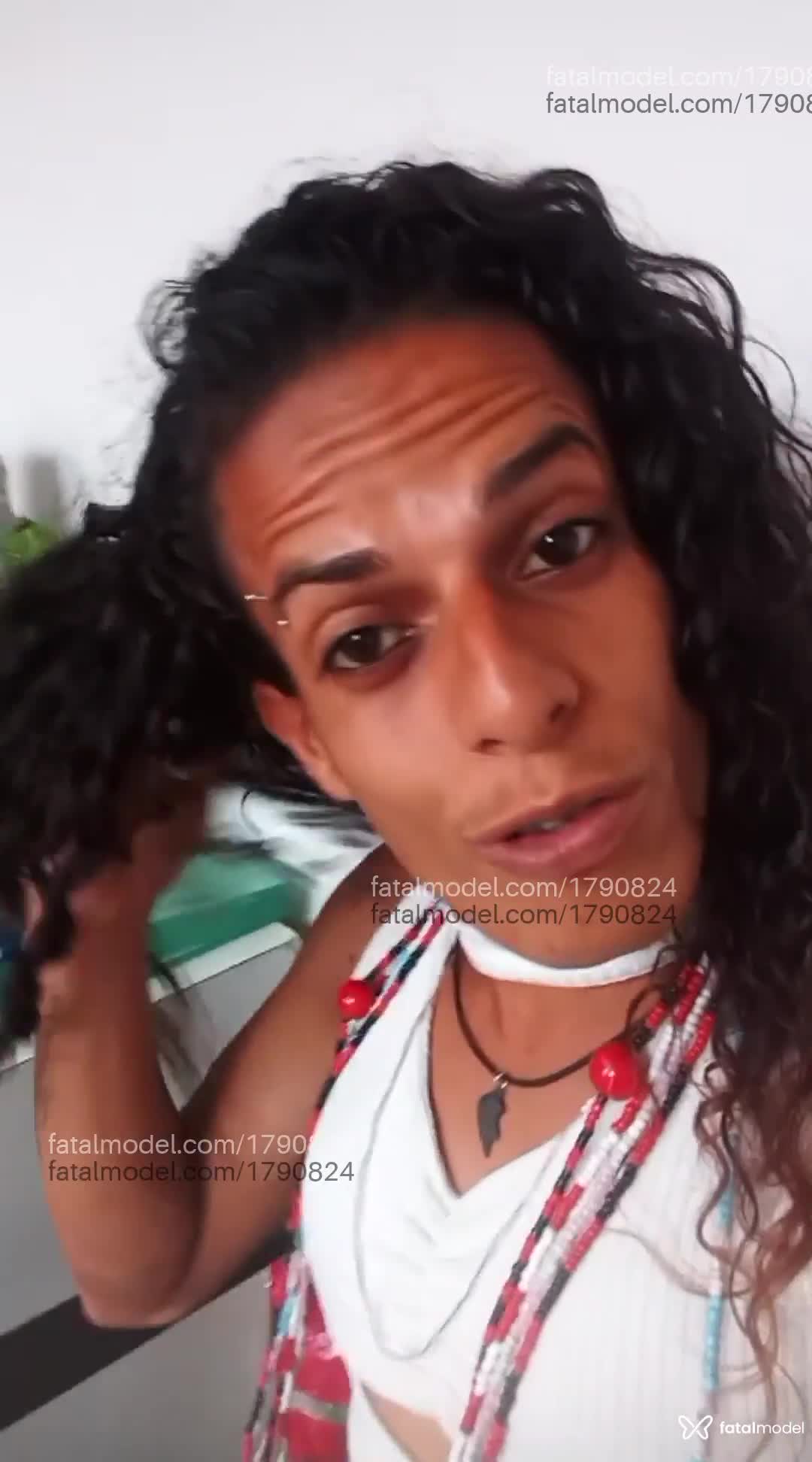 Acompanhante mulher trans com cabelo castanho de olhos castanhos em Belo Horizonte - Gabrielly