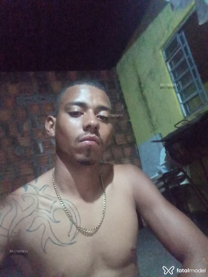 Acompanhante homem com cabelo castanho de olhos castanhos em Marília - Arestofoles