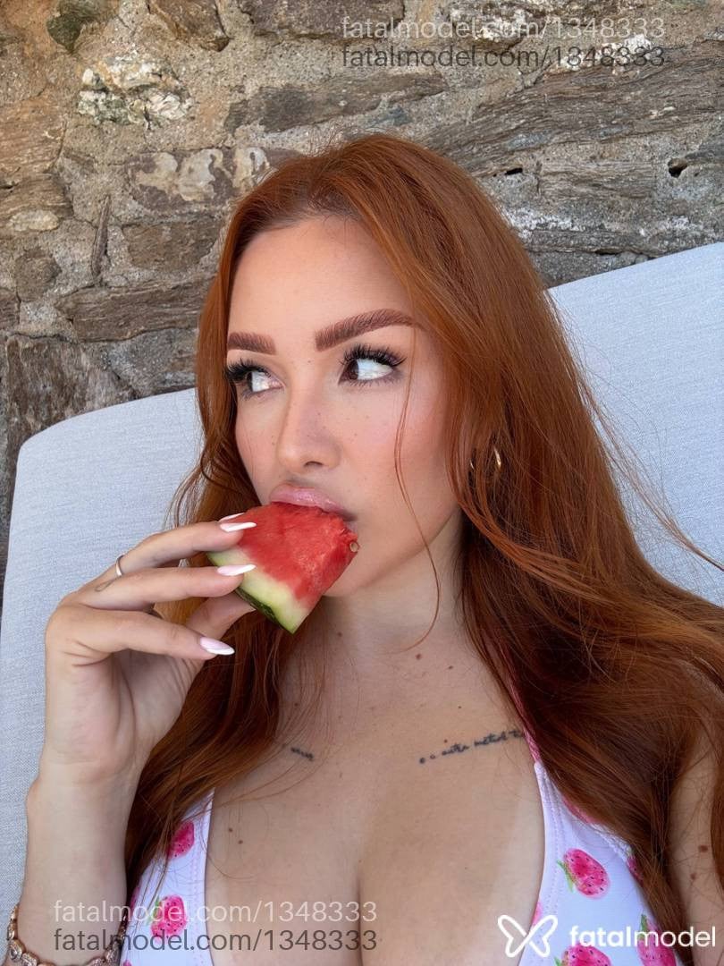 Acompanhante mulher ruiva (o) de olhos mel - Mirela