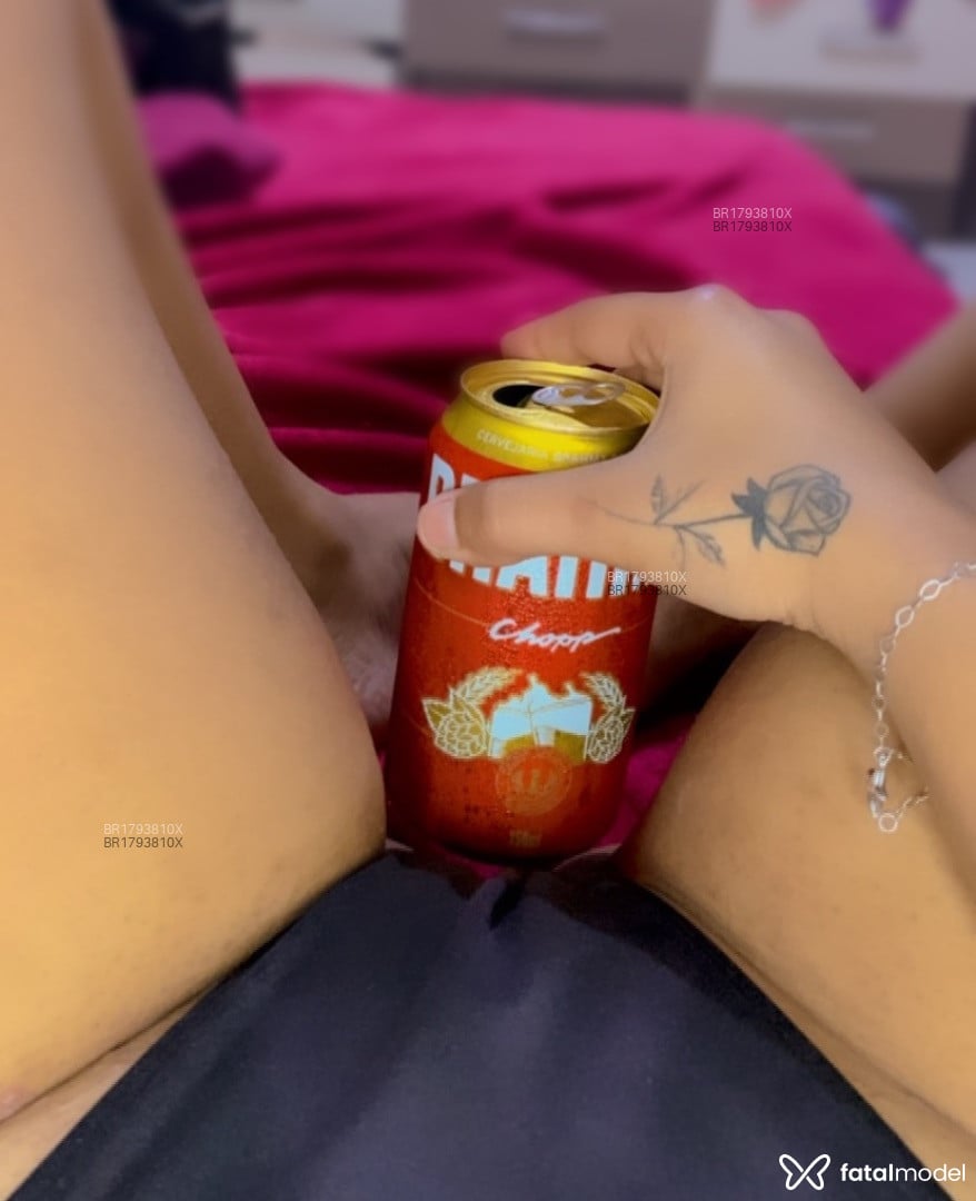 Acompanhante mulher morena (o) de olhos pretos em Virtual Acompanhante mulher morena (o) de olhos pretos em Virtual - Any