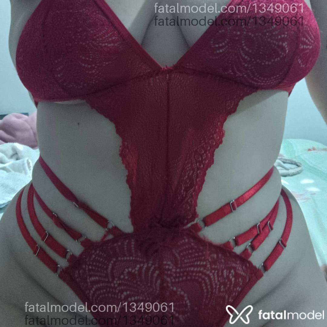 Acompanhante mulher morena (o) de olhos azuis - Amanda