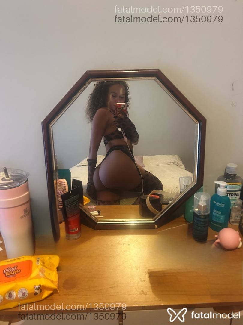Acompanhante mulher com cabelo castanho de olhos castanhos - BiaFerraz