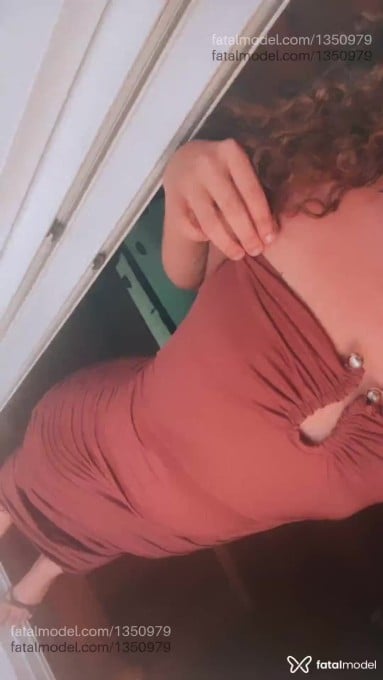 Acompanhante mulher com cabelo castanho de olhos castanhos em Campinas Acompanhante mulher com cabelo castanho de olhos castanhos em Campinas - BiaFerraz