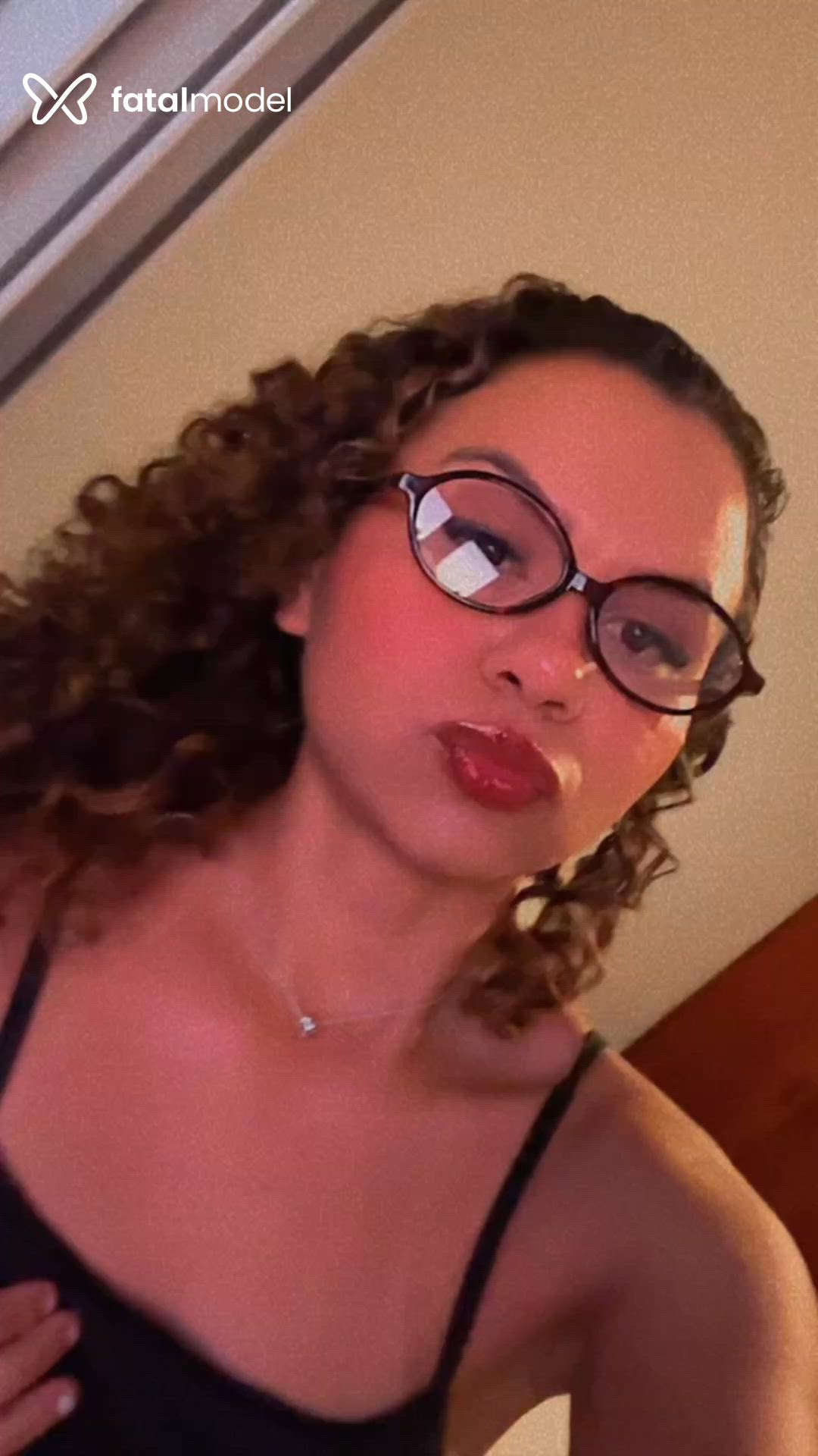 Acompanhante mulher com cabelo castanho de olhos castanhos - BiaFerraz