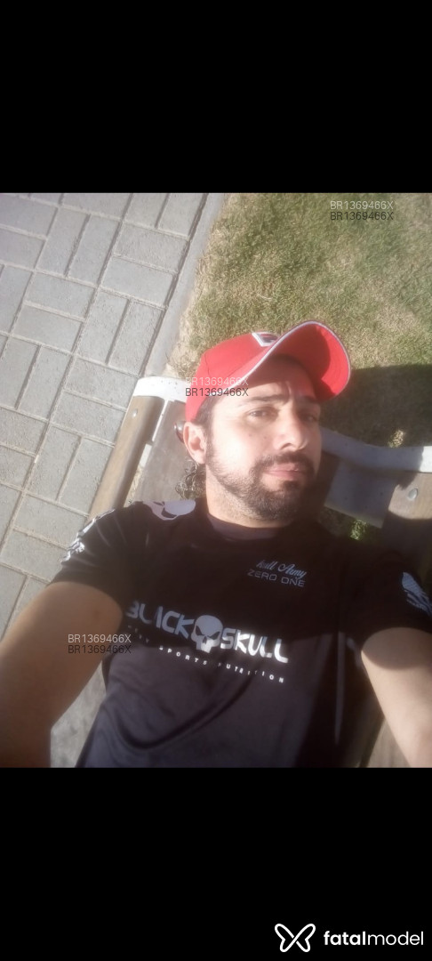 Acompanhante homem morena (o) de olhos castanhos em Itapema - Fernando Hoffman