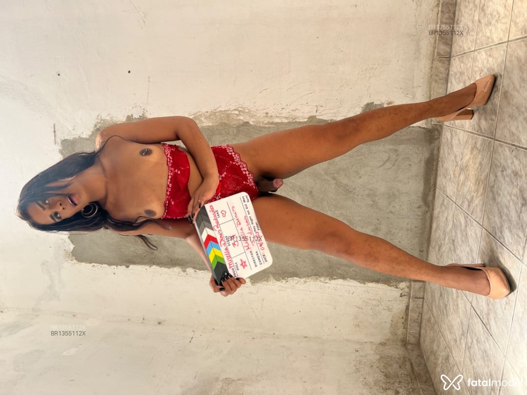 Acompanhante travesti morena (o) de olhos castanhos - Mirella Diniz