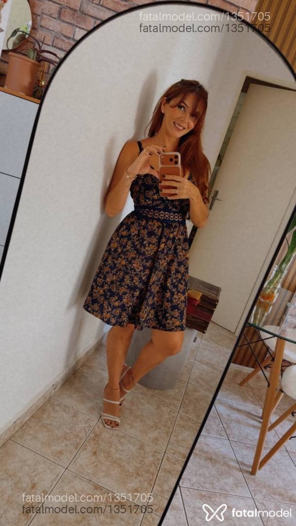 Acompanhante mulher com cabelo castanho de olhos castanhos - Juliana
