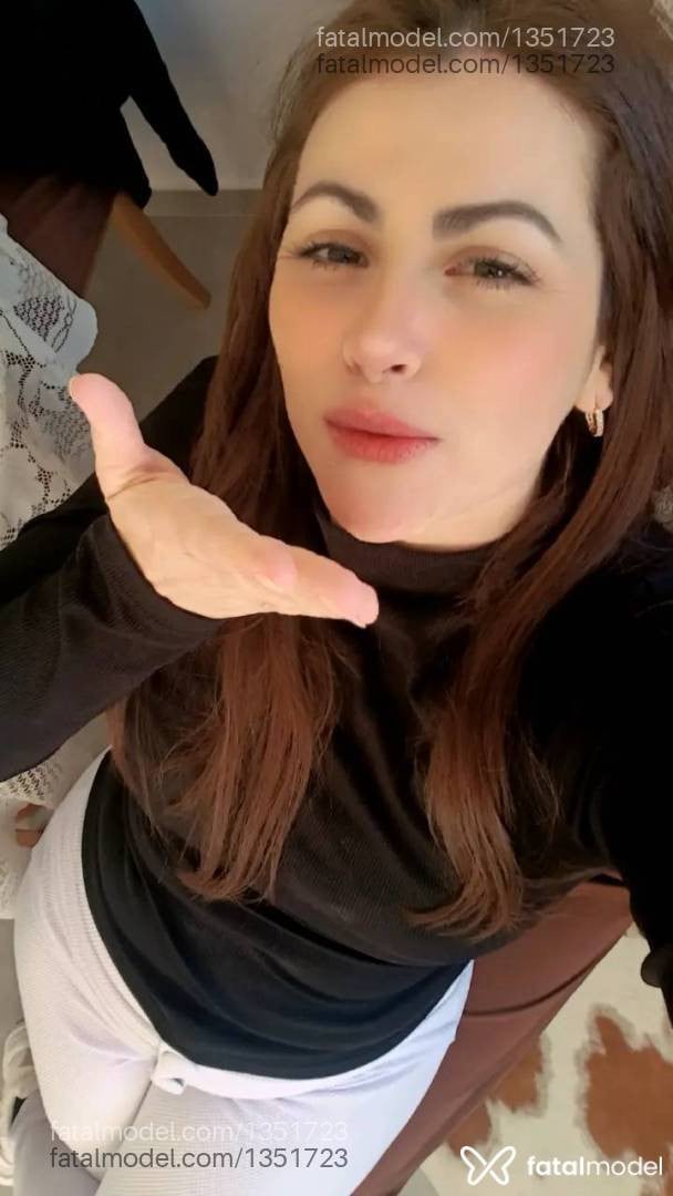 Acompanhante mulher com cabelo castanho de olhos castanhos - Laura