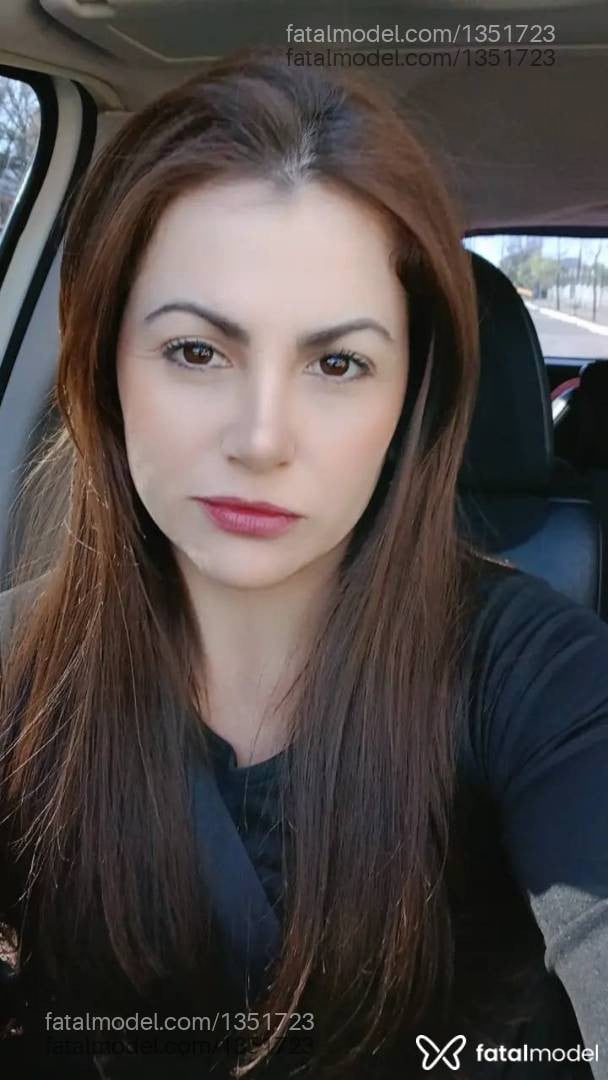 Acompanhante mulher com cabelo castanho de olhos mel - Laura