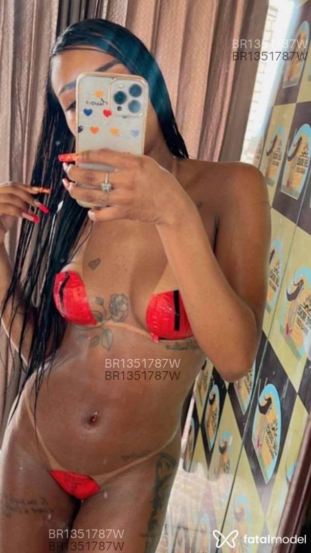 Acompanhante mulher morena (o) de olhos pretos - Tay Silva Acompanhante mulher morena (o) de olhos pretos - Tay Silva